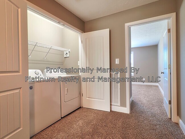 Building Photo - 325 Landrum Pl