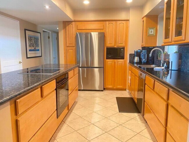 Building Photo - 501 Avenida Del Mar