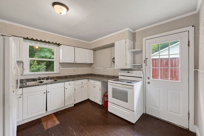 Building Photo - 141 W Rossview Rd