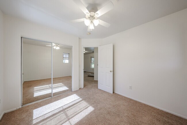 Building Photo - 337 W Mountain Sage Dr