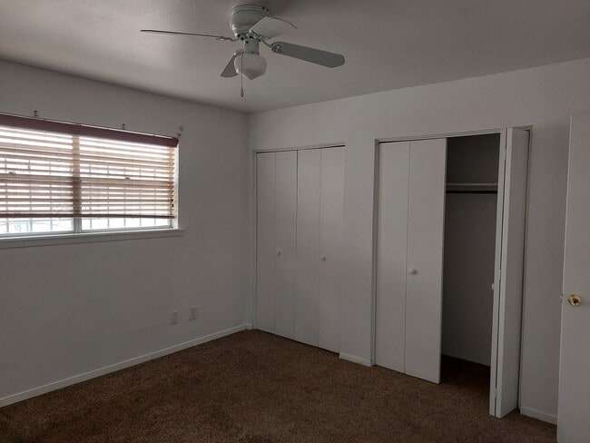Building Photo - Roomy Duplex Apartment Convenient to NMSU