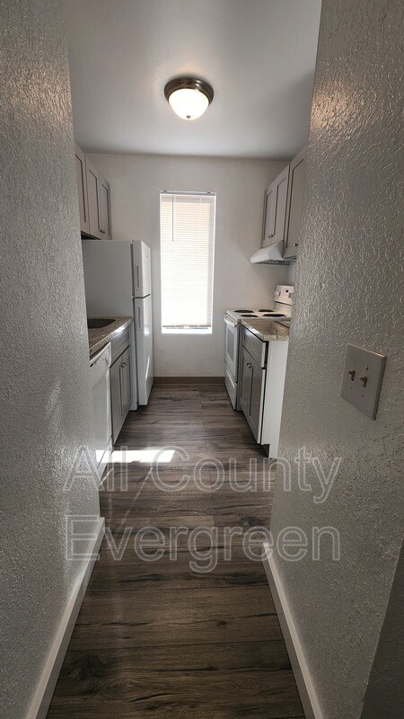 Building Photo - 540 Burnett Ave S