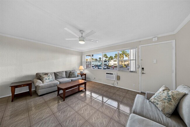 Building Photo - 625 Antioch Ave