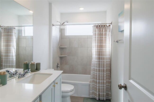 Building Photo - 1404 Aquilla Dr