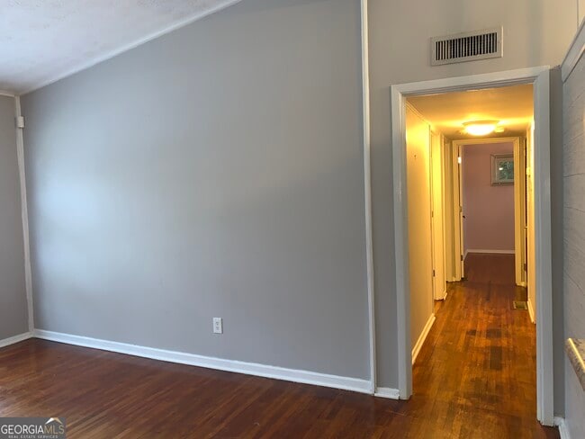 Building Photo - 22 Willow Dr