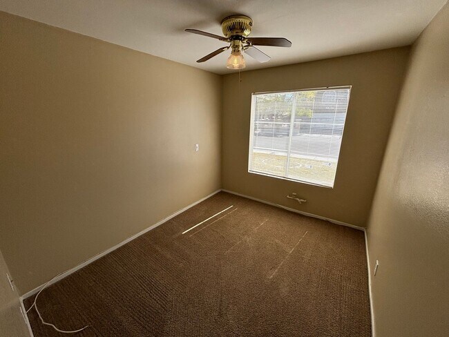 Building Photo - Gorgeous 4Bed/2Bath Home located in Sunris...