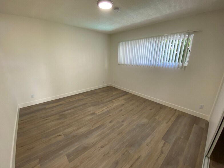 Building Photo - 5230 Vesper Ave