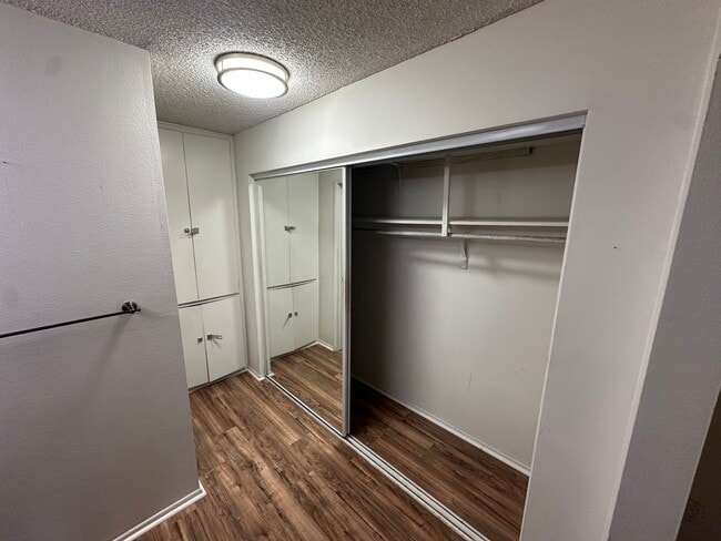 Building Photo - 2 Bed, 2 Bath Condo in Cross Creek Village...