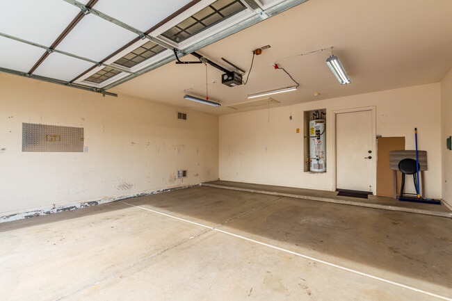 Building Photo - 9150 W Grovers Ave