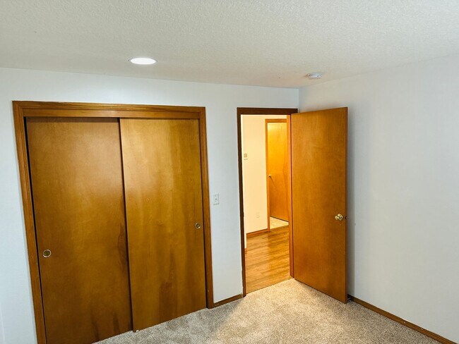 Building Photo - Beautiful One Level Home w/ RV Parking