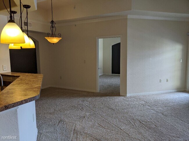 Building Photo - 13630 Via Varra Rd