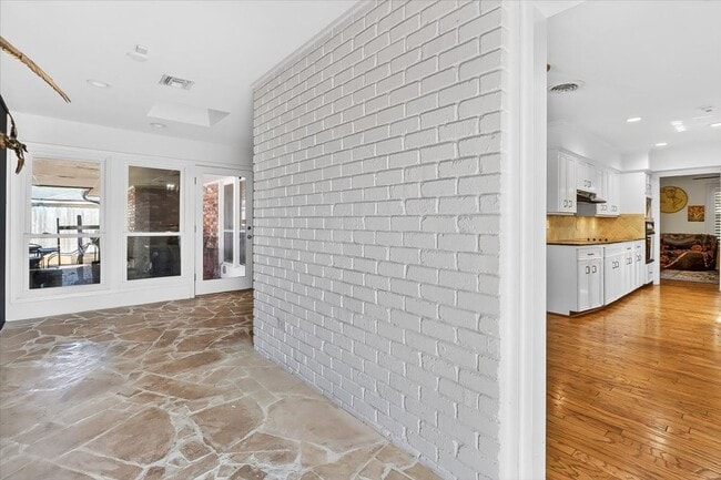 Building Photo - 722 Brock Dr