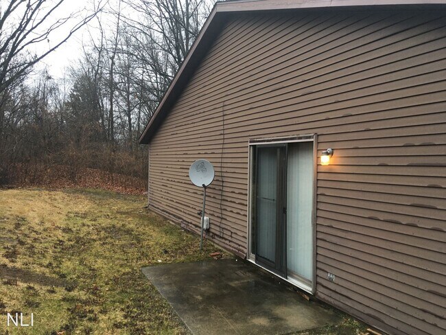 Building Photo - 2226-2228 Versailles Village Pl