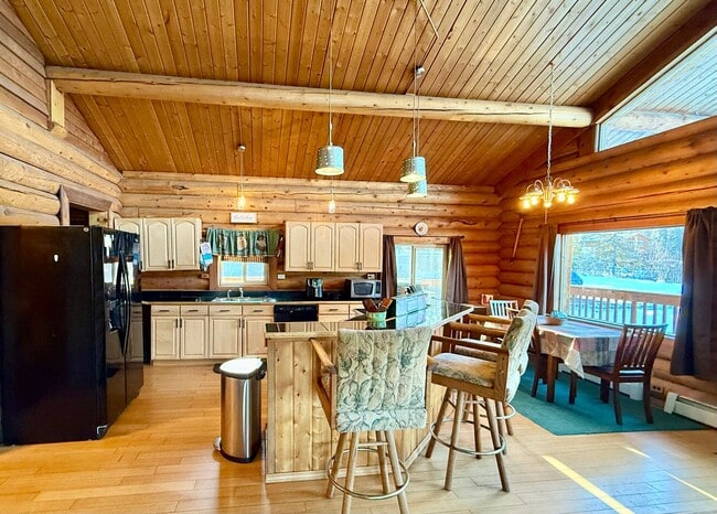 Building Photo - EXECUTIVE SUMMER RENTAL