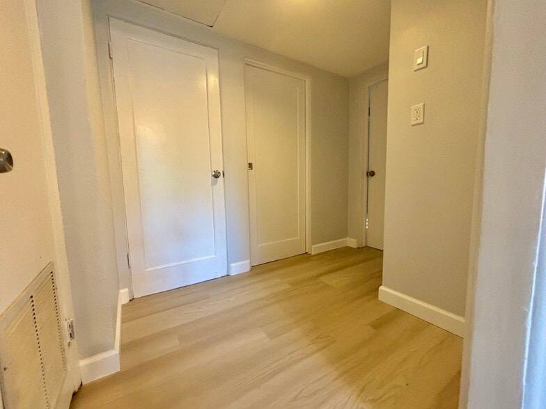 Building Photo - 718 E South St