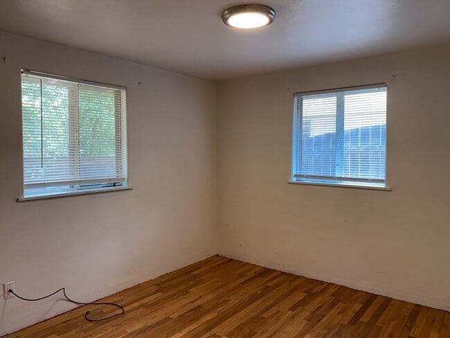 Building Photo - STUDENTS WELCOME! Cute 3-Bedroom / 1-Bath Home w/ Spacious Fenced Yard