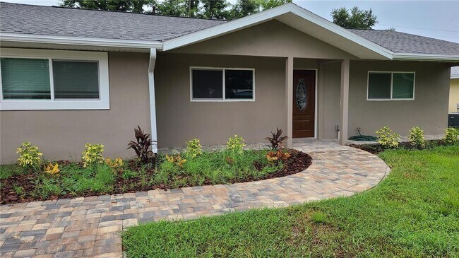 Building Photo - 1718 Cardinal Dr