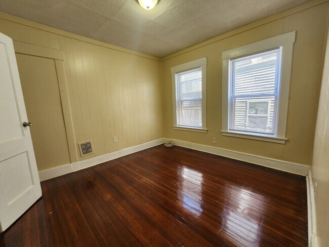 Building Photo - 395 Sherman Ave