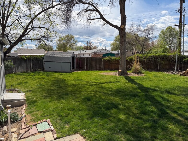 Building Photo - 919 Snow