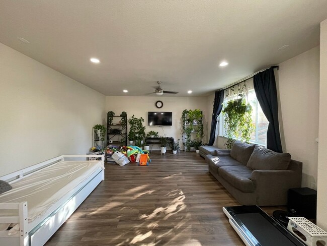 Building Photo - Beautiful 4 Bedroom Ranch Home For Rent