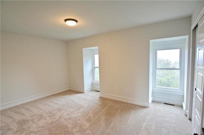 Building Photo - 147 Lachenour Ave