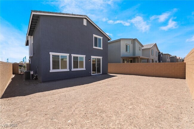 Building Photo - 1027 Gentle Swan