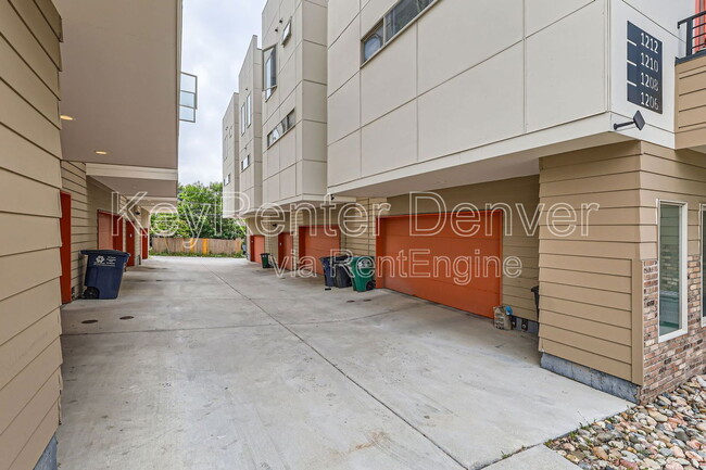 Building Photo - 1208 Perry St