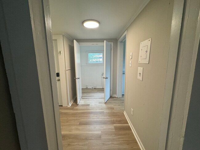 Building Photo - 363 Ebenezer Ave