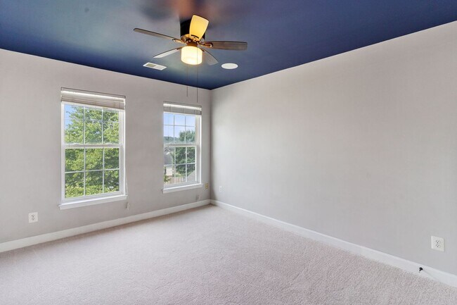 Building Photo - Spacious Home in Port Potomac