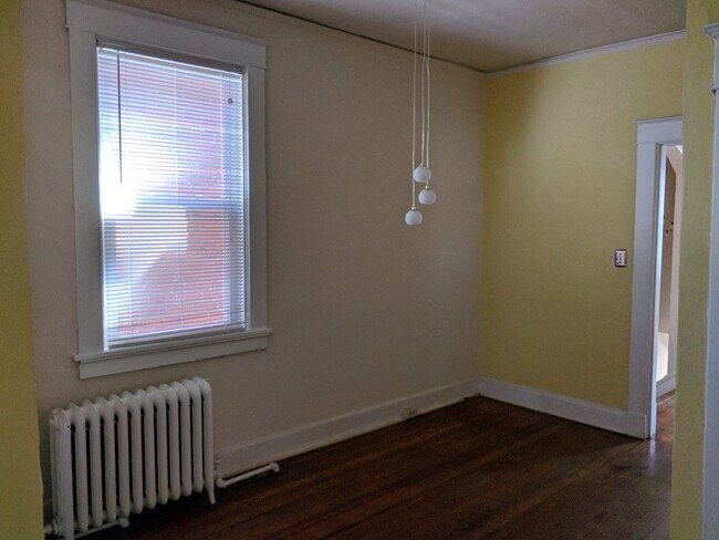 Building Photo - 118 S Colonial Ave