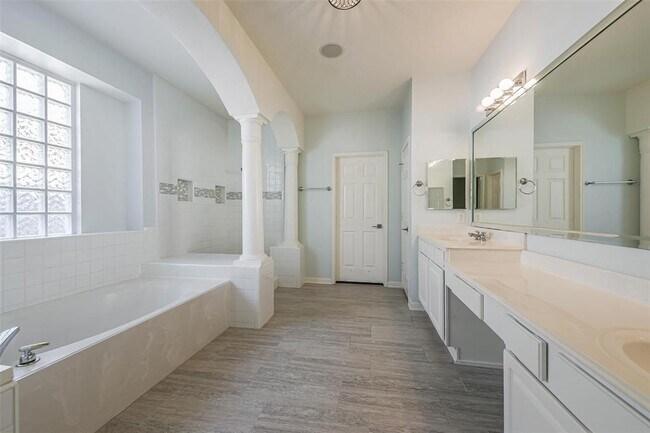 Building Photo - 3603 E Cedar Hollow Dr