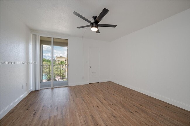 Building Photo - 9220 Fontainebleau Blvd