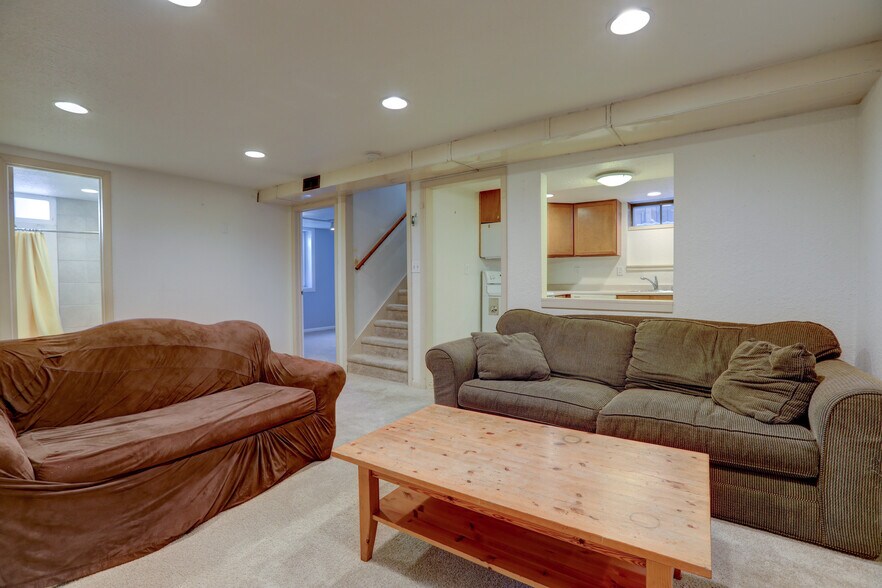 Building Photo - 3301 Kearney St