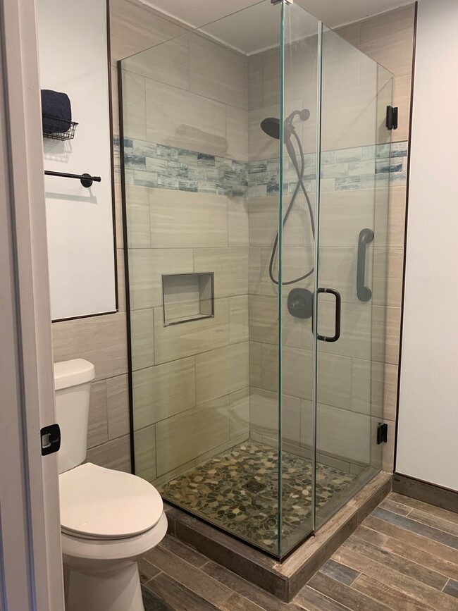 Building Photo - 3 Bedroom 2 Bath Home in Point Harbor Avai...