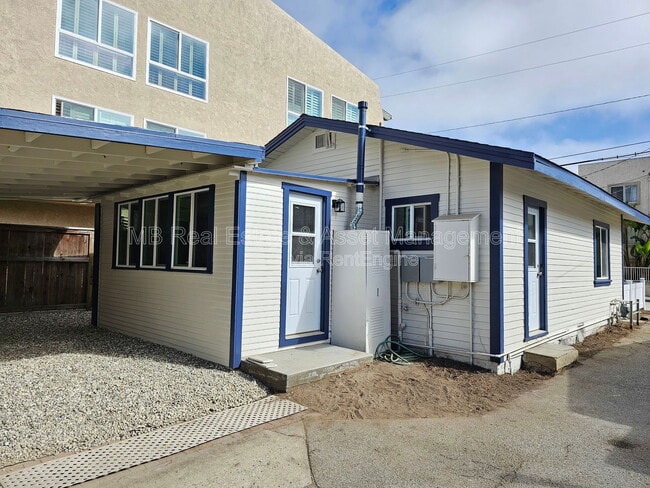 Building Photo - 635 4th St