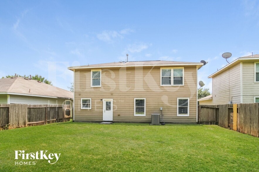 Building Photo - 1910 Emerald Pathway Dr