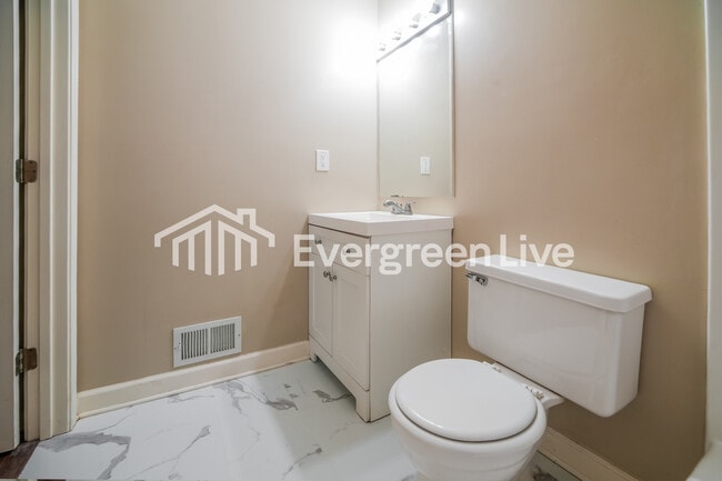 Building Photo - 6253 S Skyline Dr