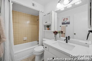 Building Photo - 8702 Village Dr