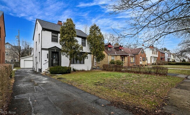 Building Photo - 3699 Bainbridge Rd