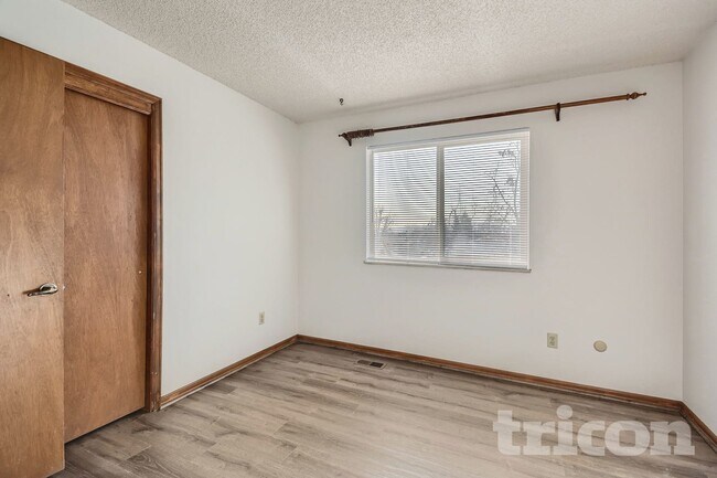 Building Photo - 6552 W Morraine Pl