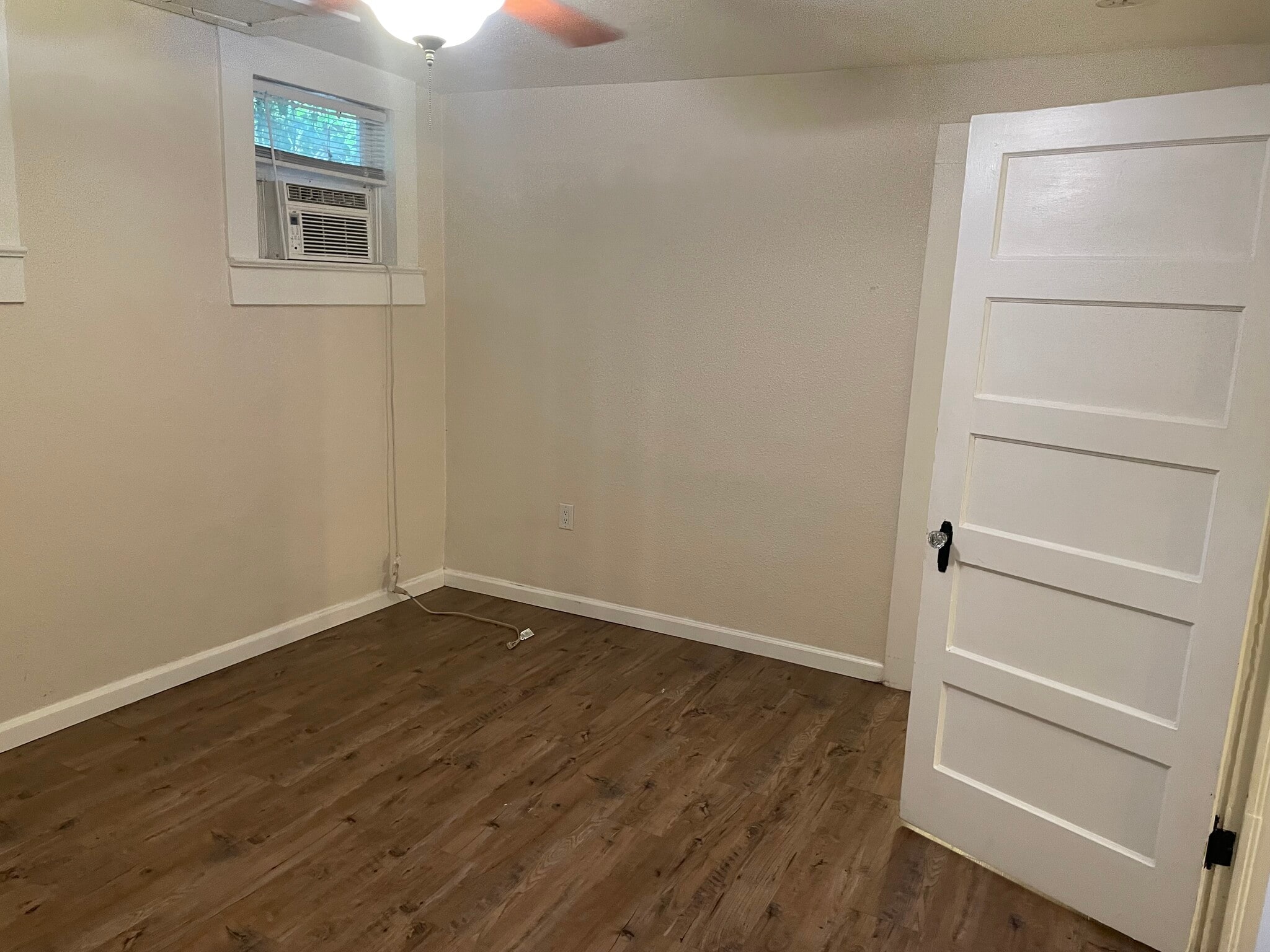 Building Photo - 254 E 4th Ave