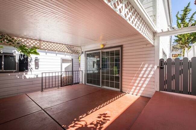 Building Photo - Coming Soon! Lovely Redwood Heights Home w...