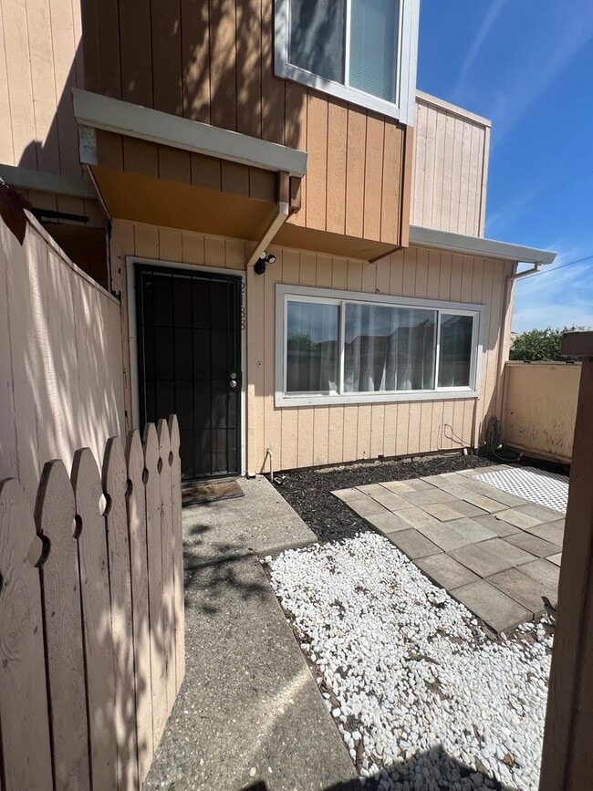 Building Photo - 2188 Luz Ave