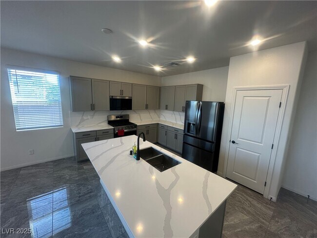 Building Photo - 6634 Tumoulin St