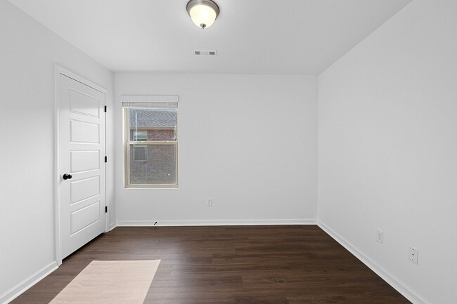 Building Photo - New Beginnings Start At AMRR: 4 bedroom / 2 bath in Apple Crossing!