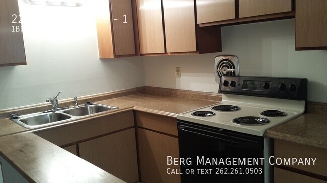 Building Photo - 225 Mountain Ave