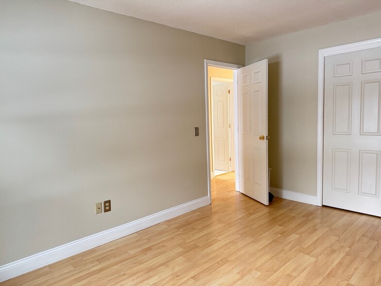 Bedroom 1 - 25 Baycrest Dr