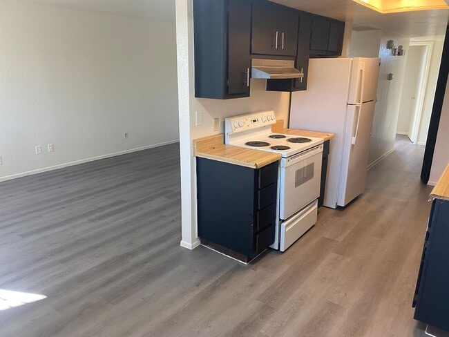 Building Photo - 2 bed 1 bath for under $1000