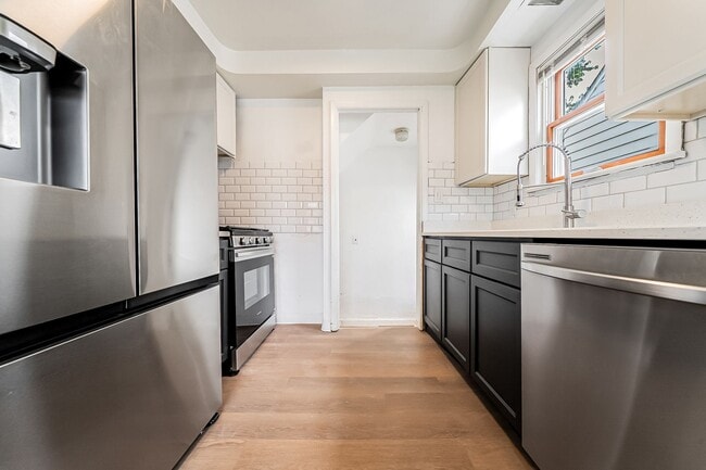 Building Photo - Beautiful 3 beds, 1.5 bathroom home with b...
