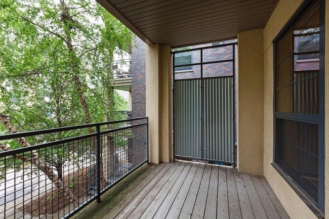 Building Photo - 2565 Franklin Ave